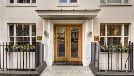 39 HILL STREET, London, W1J