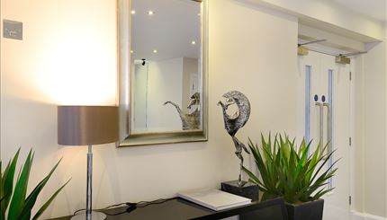 39 HILL STREET, London, W1J