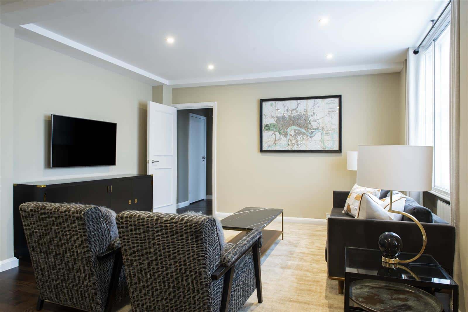 39 HILL STREET, London, W1J